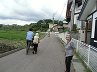 お散歩-下原グループホーム◎アザレアンさなだ | 上田で介護・福祉◎